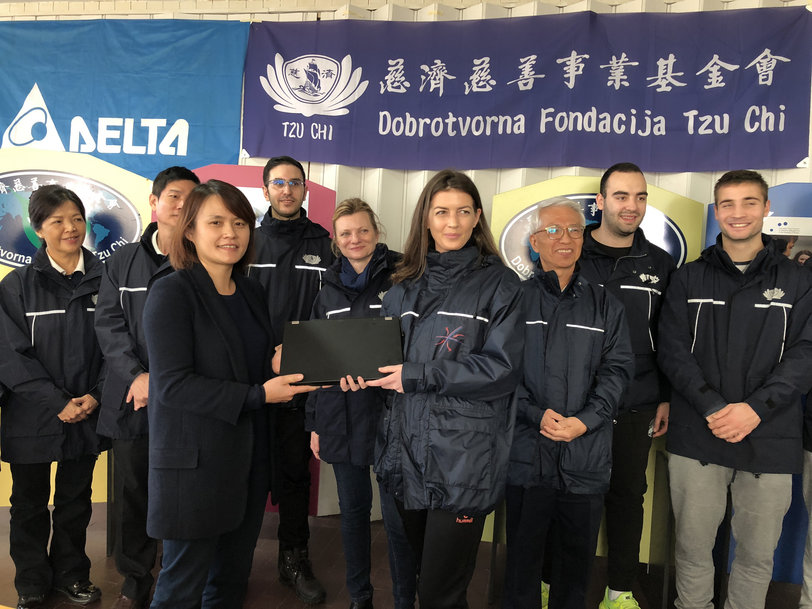 Delta Donates Laptop Computers to Serbian Refugee Camps